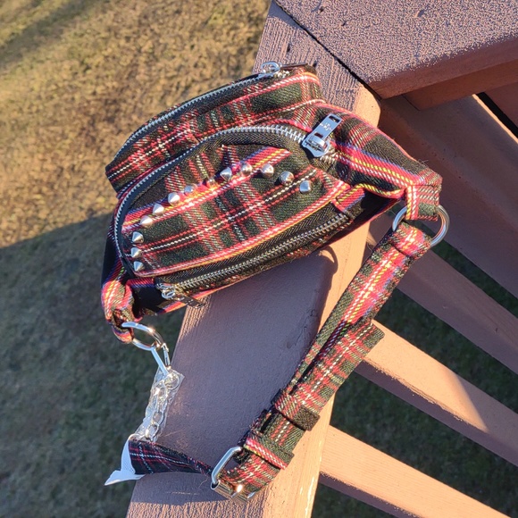 ๐๐ปCURRENT MOOD๐บ๐ Max Volume Fanny Pack Crossbody last one in stock - Picture 11 of 17